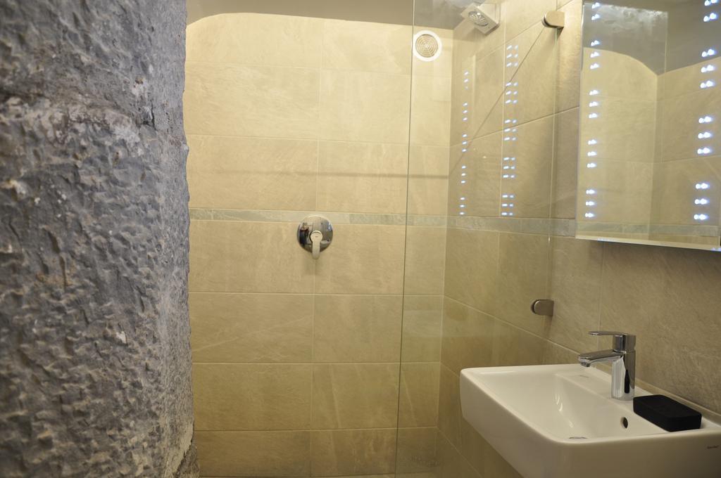 Suite Voltaire Carcassone Szoba fotó